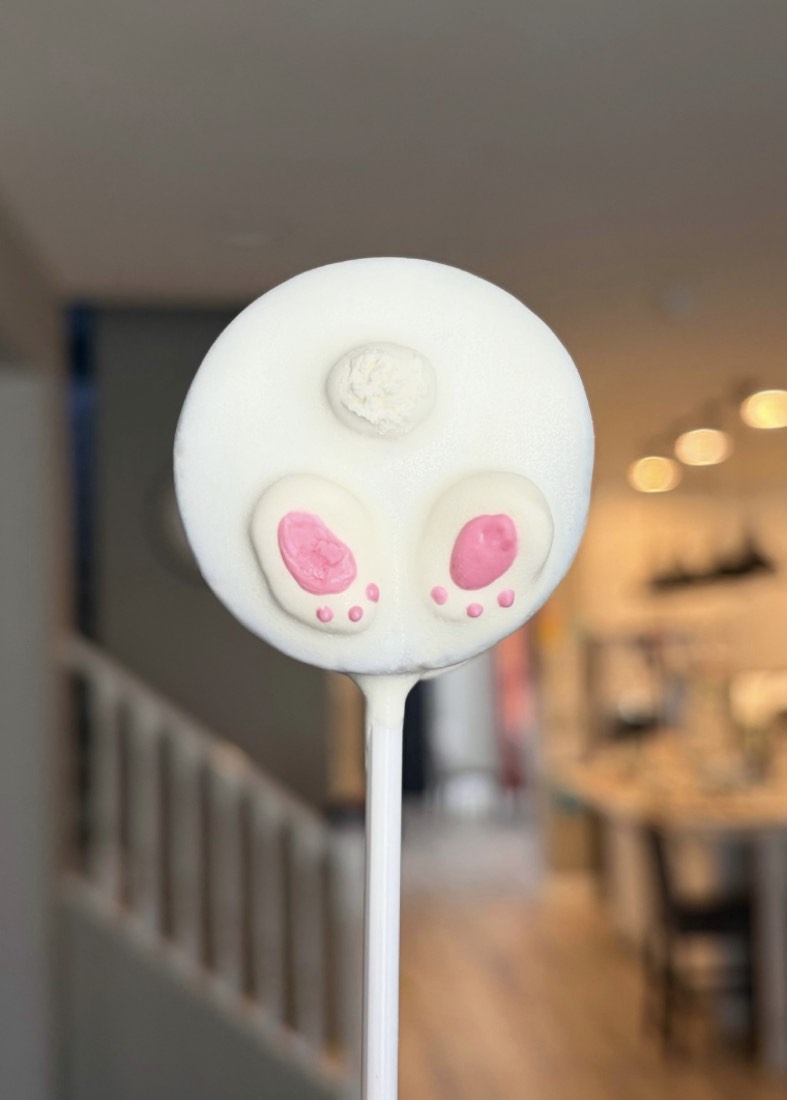 Custom cake pop by Ding Pops